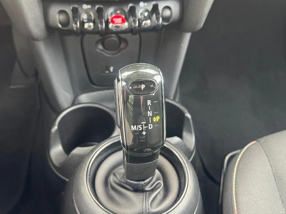 MINI Cooper 1.5 Cooper Business Edition Automaat | Navi | Clima | Cruise Control | LM Velgen | LED-Koplampen