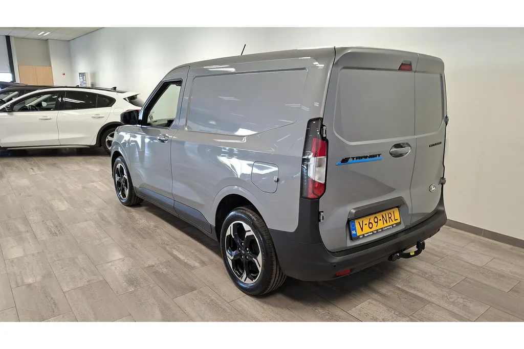 Ford E-Transit Courier Limited 136 PK 44 kWh accu