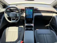 Ford Explorer Collection Extended Range RWD 79 kWh | Nieuw te Bestellen | €3.500,- Ready Set Ford Bonus | 579km WLTP Rijbereik | Trekhaak | B&O Premium Audio | 360 Graden Camera | HUD | Verwarmbare Voorstoelen | Verwarmbaar Stuur