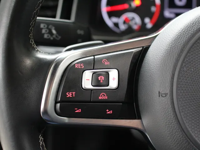 Volkswagen Polo 1.0 TSI DSG R-Line Navigatie | Stoelverwarming | Climate Control