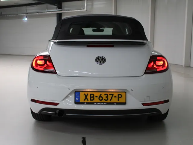 Volkswagen Beetle Cabriolet 1.2 TSI 105pk handgeschakeld | Navigatie | PDC | Stoelverw.