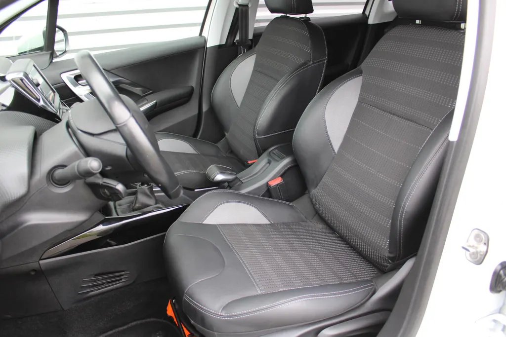 Peugeot 2008 1.2 PureTech Allure | Airco | Cruise | 16' LM |