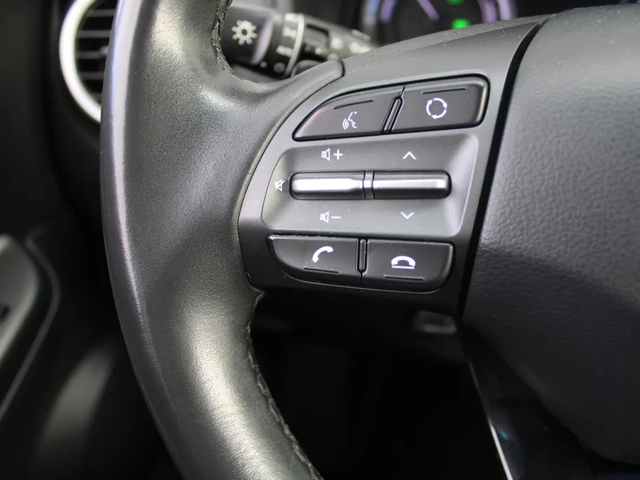 Hyundai Kona 1.6 GDI HEV Comfort | Trekhaak | Camera | 16' LM | Cruise adapt. | Navi | Apple Carplay/Android Auto | Clima | All seasons |