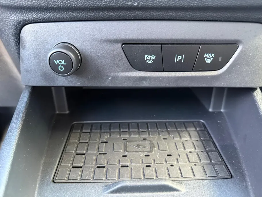 Ford E-Transit Cour. Limited 44 kWh | 1e eigenaar | Automaat | Trekhaak | Adapt. Cruise control | BLIS | Winter pack | Parkeersensoren voor en achter | Achteruitrijcamera | Navigatie | Apple carplay & Android auto | Fabrieksgarantie |