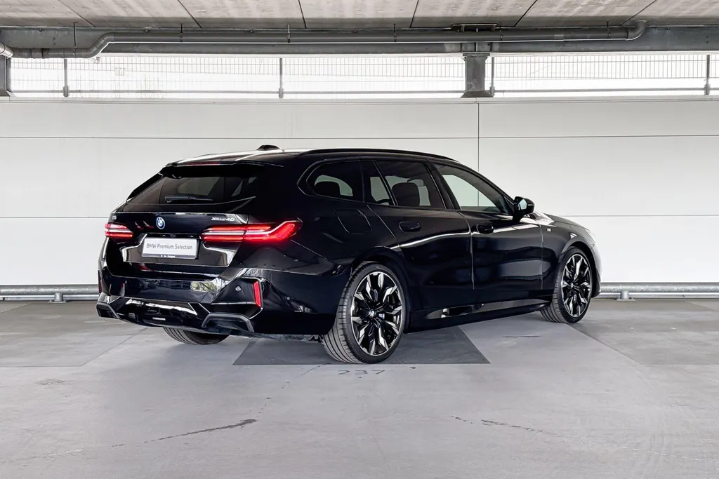 BMW i5 Touring xDrive40 84 kWh