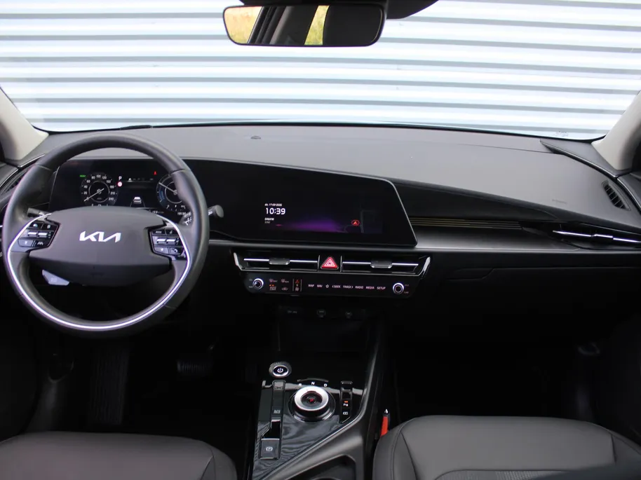 Kia Niro EV DynamicLine 64.8 kWh | Trekhaak | Camera | Clima | Cruise adapt. | Navi | 17' LM | Keyless | Apple Carplay/Android Auto |
