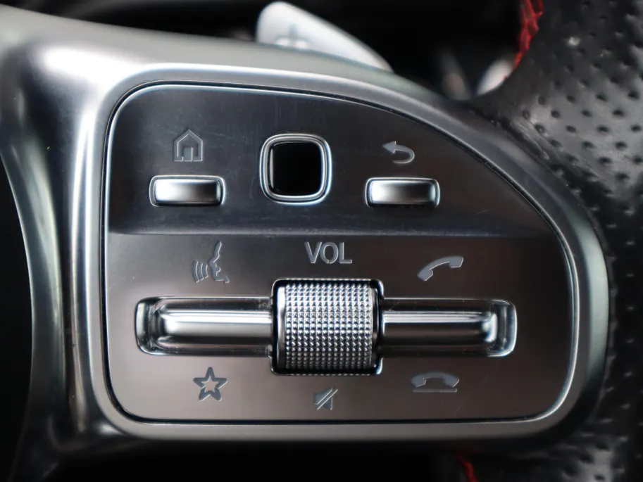 Mercedes-Benz GLA 200 Business Solution AMG l Trekhaak l Stoelverwarming l Memory