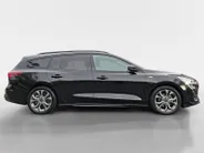 Ford Focus Wagon 1.0 EcoBoost Hybrid ST Line | NL-Auto | Dealeronderhouden | Winter Pack | Climate Control | Parkeersensoren | 17' Lichtmetaal | Apple Carplay&Android Auto | Led Koplampen |