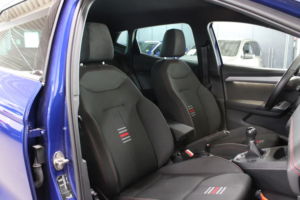 SEAT Ibiza 1.0 TSI FR Business Intense / Camera / Trekhaak afneembaar / Navi. / Full led / Apple Carplay /