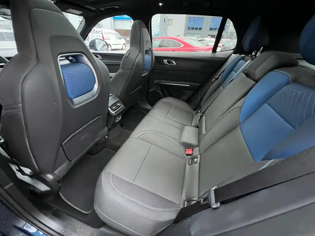 Lynk & Co 01 1.5 AUTOMAAT | 360 CAMERA | PANORAMA DAK | EL A. KLEP | ADAPTIVE CRUISE | ZWARTE HEMEL | ROLHOES |