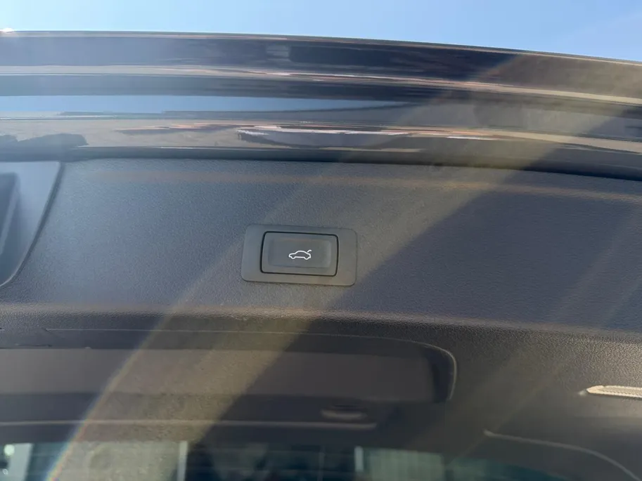 Audi A4 Avant 35 TFSI Advanced Edition | NL auto | Automaat | Parkeersensoren voor en achter | 18' lichtmetalen velgen | Elektr. achterklep | Navigatie  | Bovag garantie |