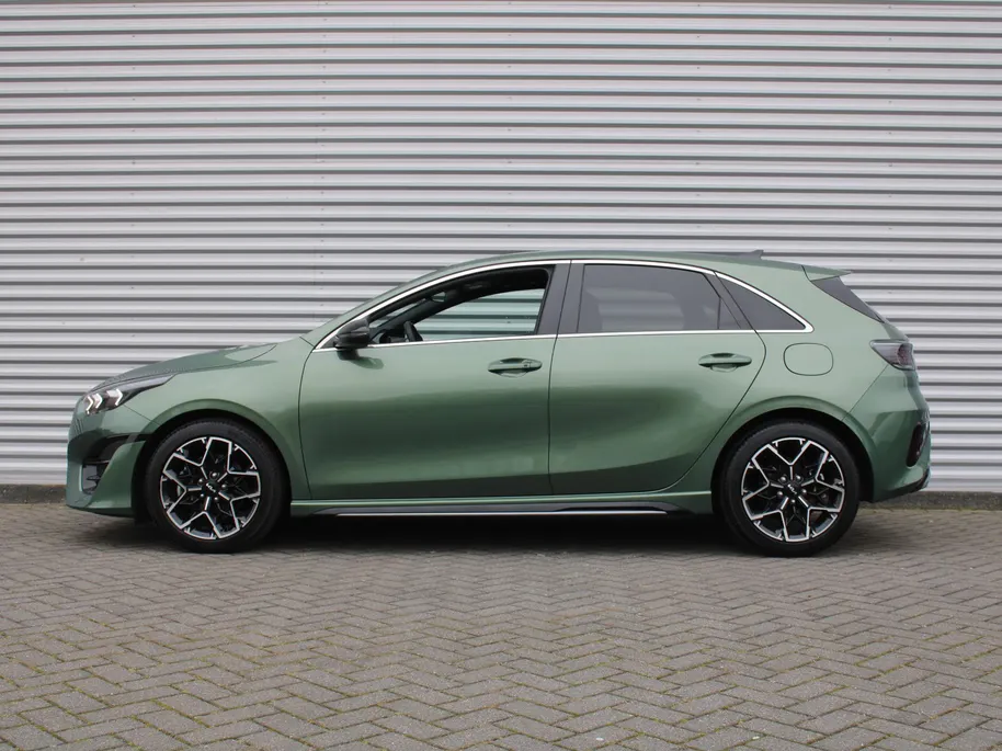 Kia Ceed 1.5 T-GDi GT-Line | Stuur-/stoelverwarming | Schuifdak | Cruise adapt. | Camera | 17' LM | LED | Dodehoek sensor | Draadloze lader |