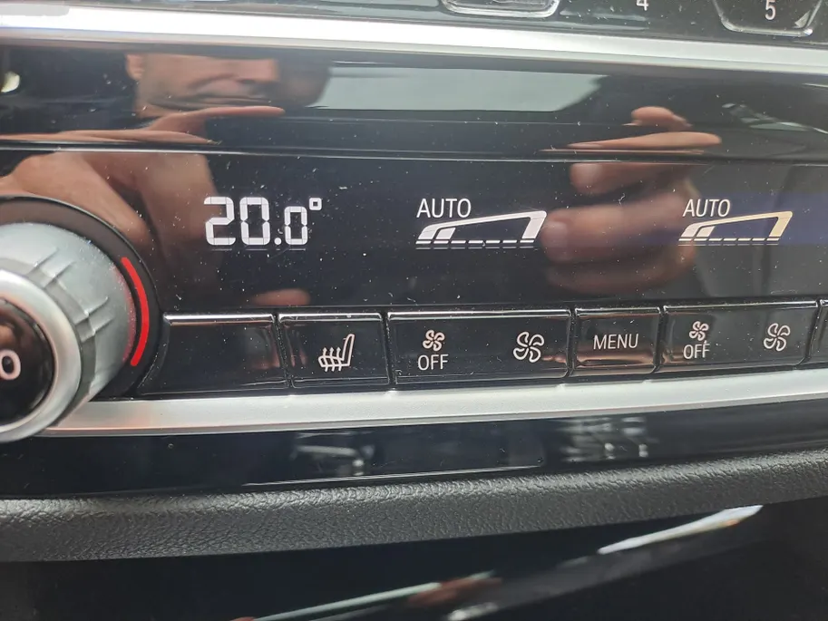 BMW 5 Serie Touring 530e xDrive M SPORT | Pano | Harman Kardon | 360 Camera | Head up | Elektrisch Wegklapbare Trekhaak | Voorstoelen verwarmd | Navigatie | Apple Carplay/Android Auto | Leer