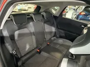 Renault Captur 145PK E-Tech Hybrid Intens Automaat | Trekhaak | All Season Banden | Navi | Camera | Climate Control | Velgens Hoogglans Zwart | Apple CarPlay/Android Auto | Licht & Regen Sensor | Full LED |