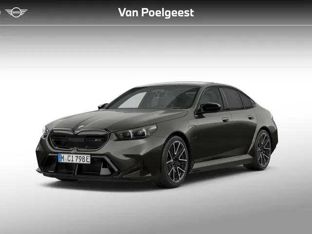 BMW M5 Sedan