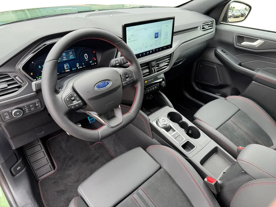 Ford Kuga 2.5 PHEV ST-Line X | Te bestellen | Actiekorting €4000,- | Trekhaak | 2100 KG Trekgewicht | Winter Pack |