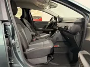 Dacia Jogger 140PK Hybrid Extreme 7p. Automaat | 7 Zitplaatsen | Camera | Parkeersensoren | Apple CarPlay/Android Auto | Digital Cockpit | Cruise Control | Lichtmetalen Velgen | Licht & Regen Sensor | Full LED |