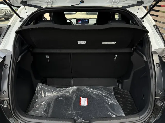 Toyota Yaris 1.5 Hybrid Executive Bi-Tone | PDC V+A | HUD