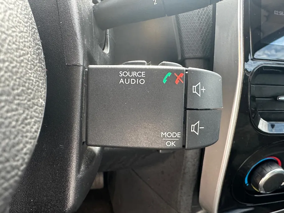Renault Clio Estate 0.9 TCe Night&Day | Parkeersensoren | Apple Carplay | Camera | Cruise Control | Airco | LMV | Onderhoudshistorie | 12 Maanden BOVAG Garantie