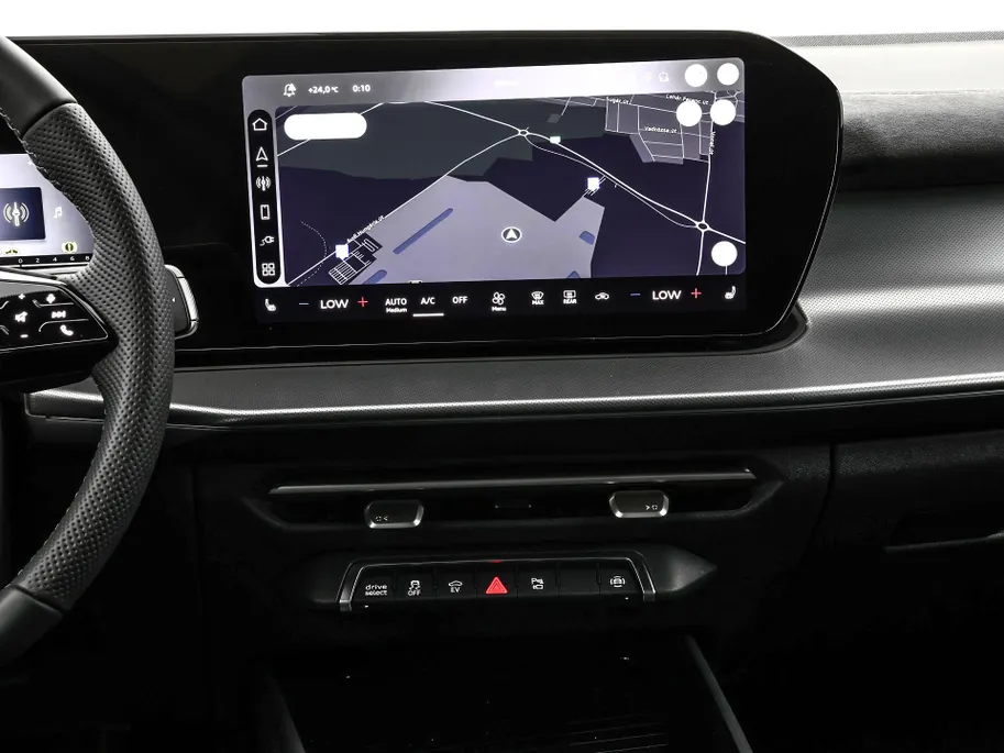 Audi Q3 1.5 200kW e-hybrid S edition 272 PK · Tech plus · Lederen bekleding · Trekhaak elek. wegklapbaar