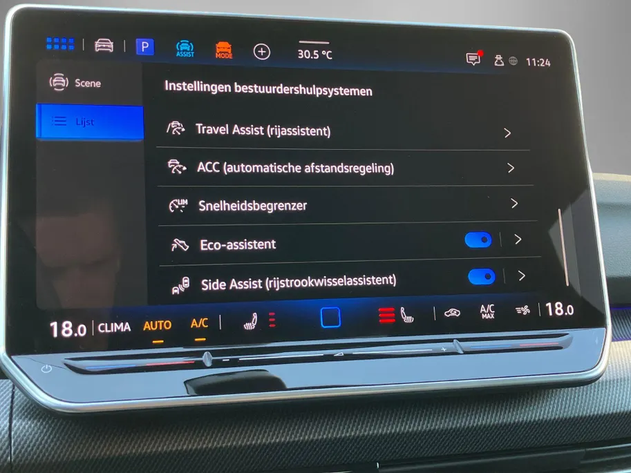 Volkswagen Golf 1.5eTSI/150PK R-Line DSG · Panoramadak · Apple/Android Car Play · Harman/Kardon sound · Camera · Garantie t/m 11-11-2030 of 100000km.
