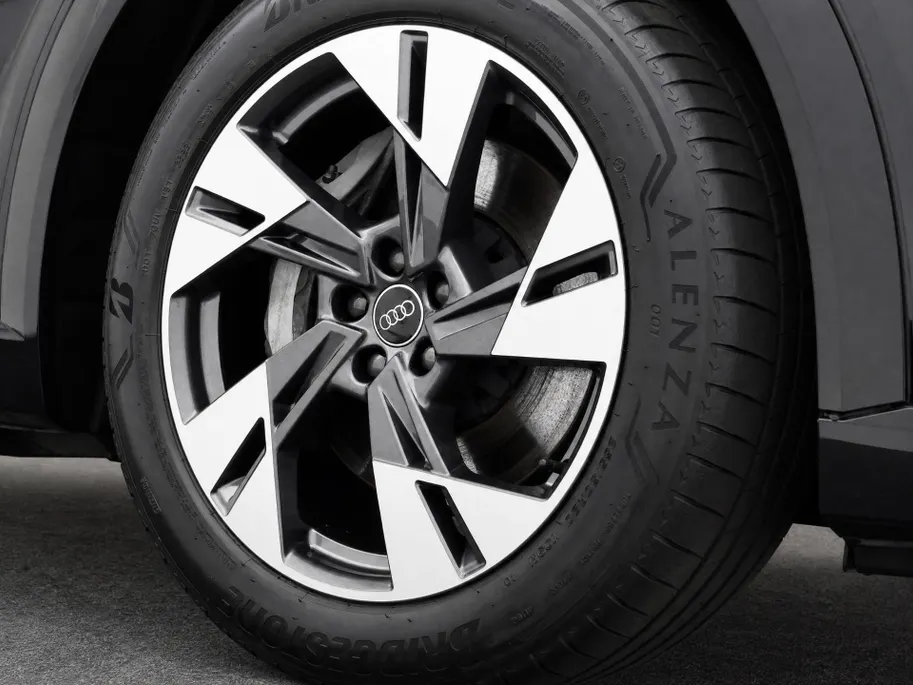 Audi e-tron 55 quattro 95 kWh 408pk S Edition · SOH 96,8% · Camera · Luchtvering · Afneembare Trekhaak · Head-Up Display · Elek. Achterklep · Stoelverwarming · 20'Velgen ·