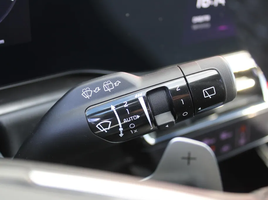 Kia Niro 1.6 GDi Hybrid ExecutiveLine | Camera | Leer | Schuifdak | Stoelverwarming+ventilatie | Elektr. stoelverstelling + achterklep | 18' LM | HUD |