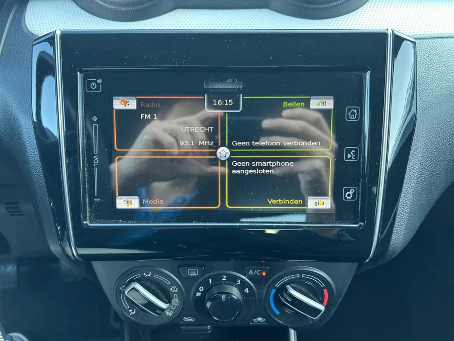 Suzuki Swift 1.2 Select | Airco | Apple/Android Carplay | Stoelverwarming | Stuurwielbediening | Lichtmetalen Velgen |