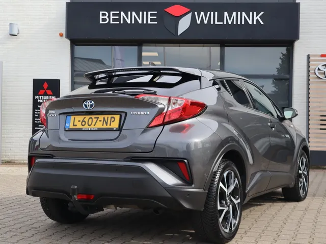 Toyota C-HR 1.8 Hybrid Style Trekhaak | All Seasonbanden | Stuur en stoelverwarming