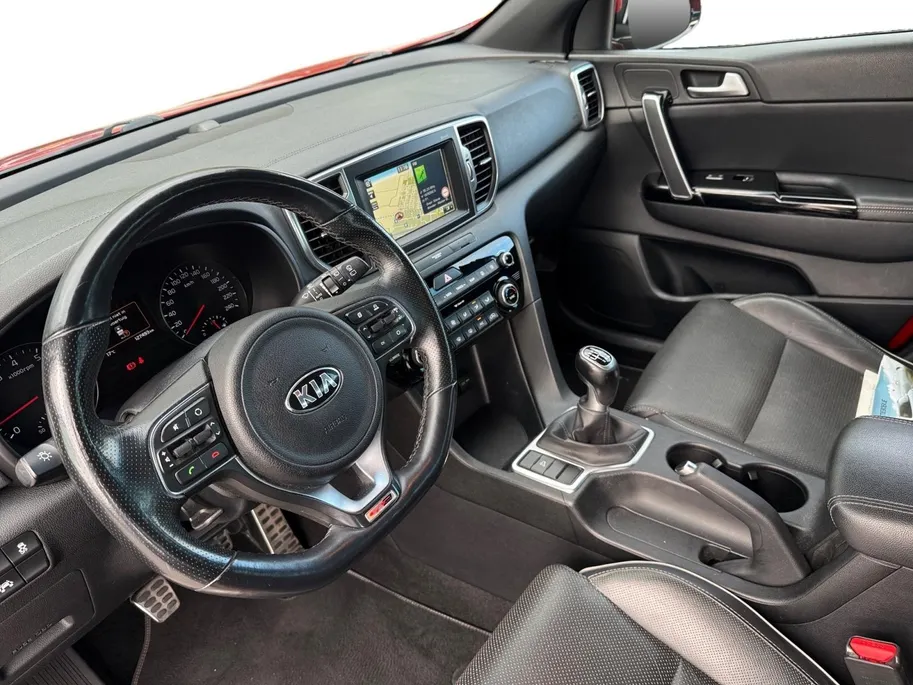 Kia Sportage 1.6 T-GDI GT-Line First Edition | NAVIGATIE | CLIMATE & CRUISE CONTROLE | LEDER | TREKHAAK | ALL SEASON BANDEN |