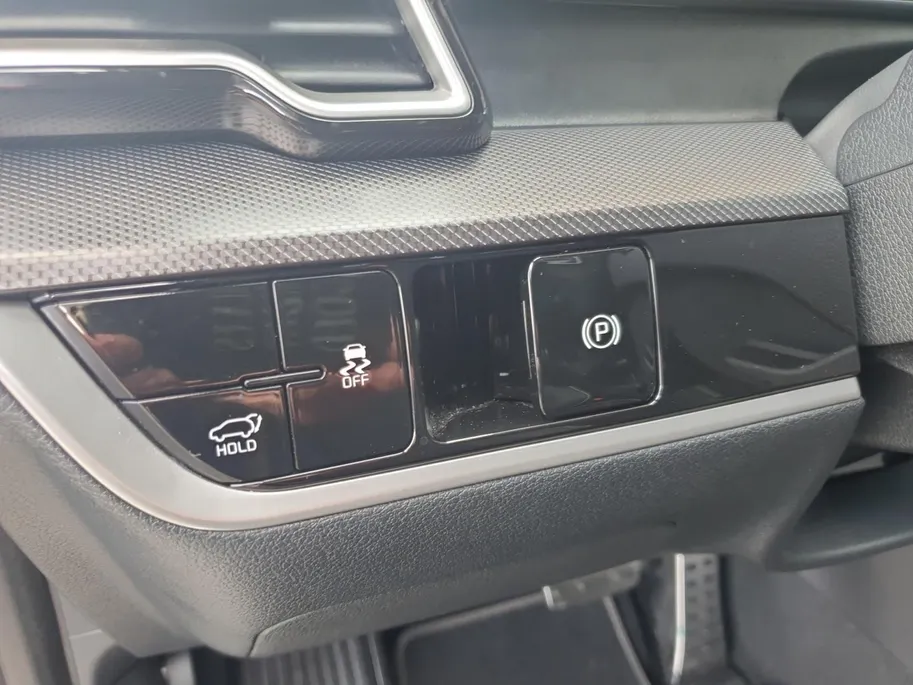Kia Sportage 1.6T MHEV GT-Line | Stoel en stuurverwarming | Panorama schuifdak | Camera | Elektrisch bedienbare voorstoelen | Apple Carplay / Android Auto | Elektrische achterklep |