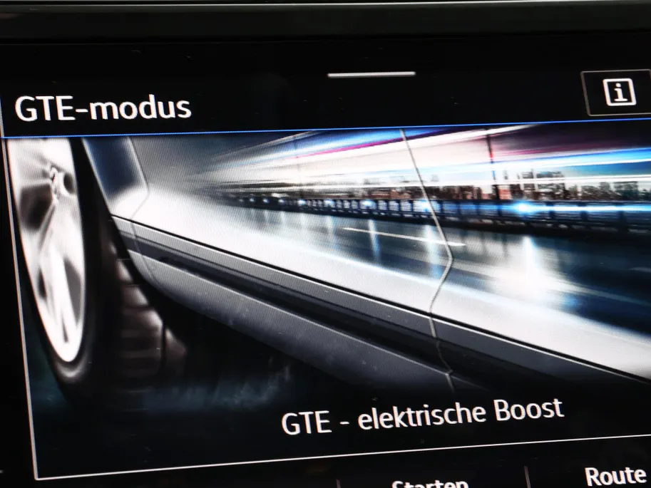 Volkswagen Tiguan 1.4 TSI eHybrid 245pk DSG Life Business · Camera · Inklap. Trekhaak · Stuur- & Stoelverwarming · Parkeerassistent · Apple/Android Car Play ·