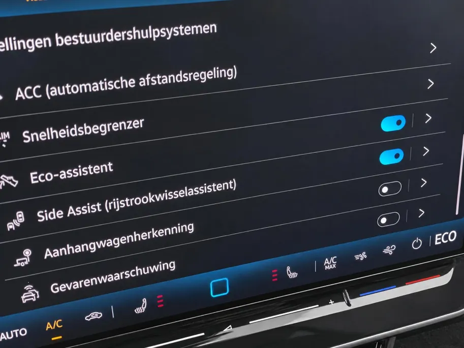 Volkswagen ID.7 Tourer Pro 77 kWh 210kW/286PK · Trekhaak · Navigatie · 360°Camera + parkeersensoren · Garantie t/m 17-10-2027