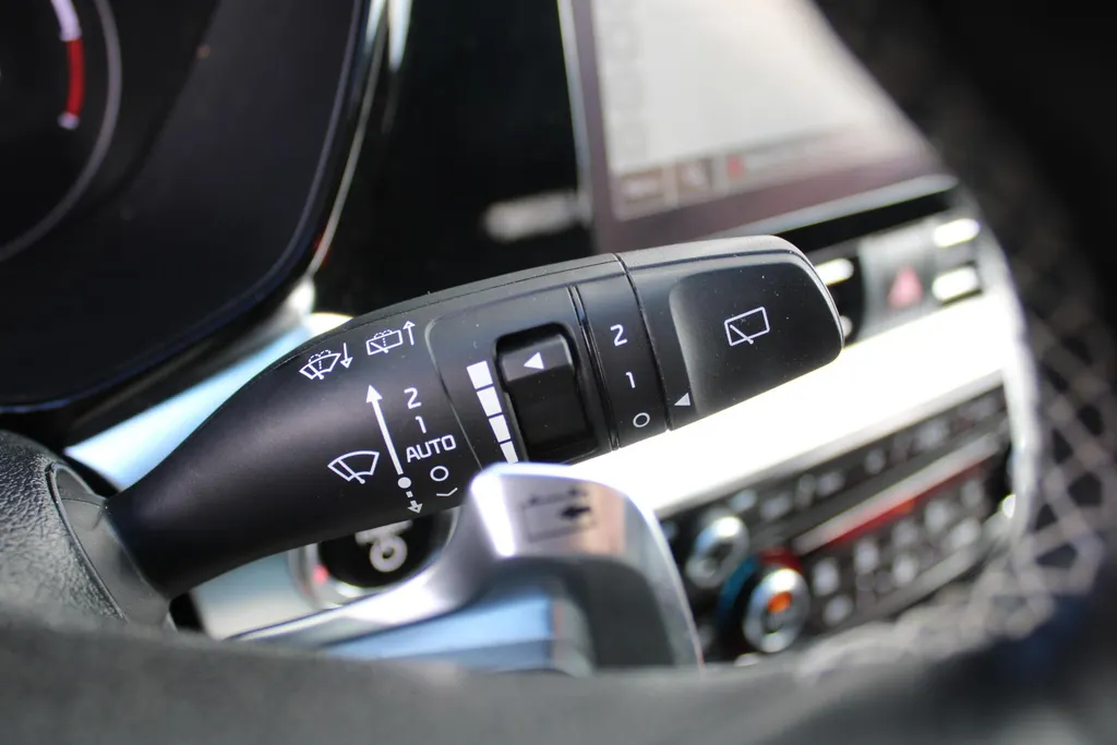 Kia e-Niro DynamicPlusLine 64 kWh | Warmtepomp | Schuif/kantel dak | 17' LM | Airco | Cruise | Navi | Camera |