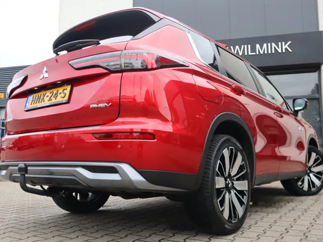 Mitsubishi Outlander 2.4 PHEV First Edition Trekhaak | All Seasonbanden