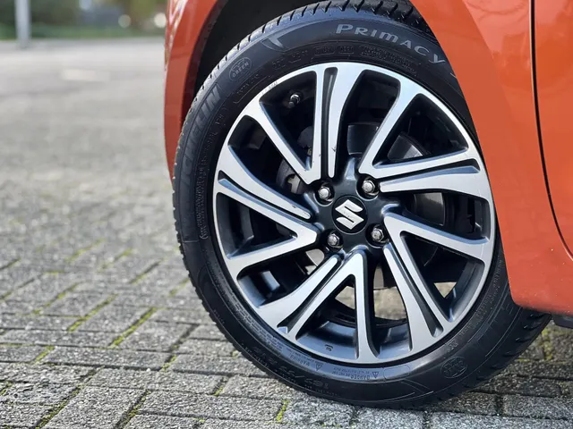Suzuki Swift 1.2 Style Smart Hybrid | Apple Carplay & Android Auto | 16' Lichtmetalen Velgen | Climate Control | Navi
