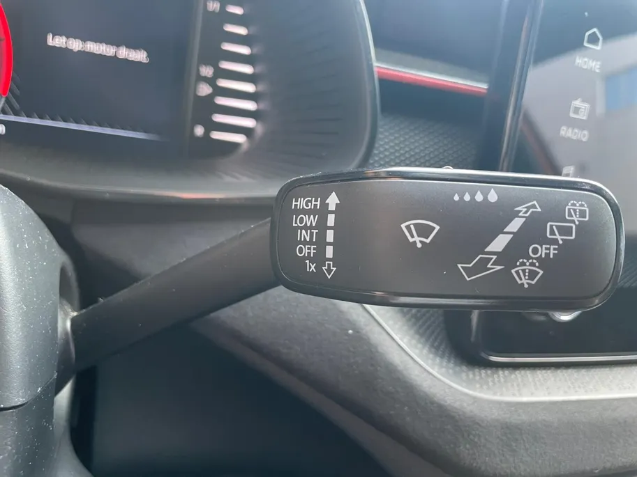 Škoda Kamiq 1.5 TSI Sport Business 150PK AUTOMAAT |Stoelverwarming| Climate control| Cruise Control| Parkeersensoren v+a| Achteruitrijcamera| Sportstoelen| Digitaal dashboard| Super strakke auto!