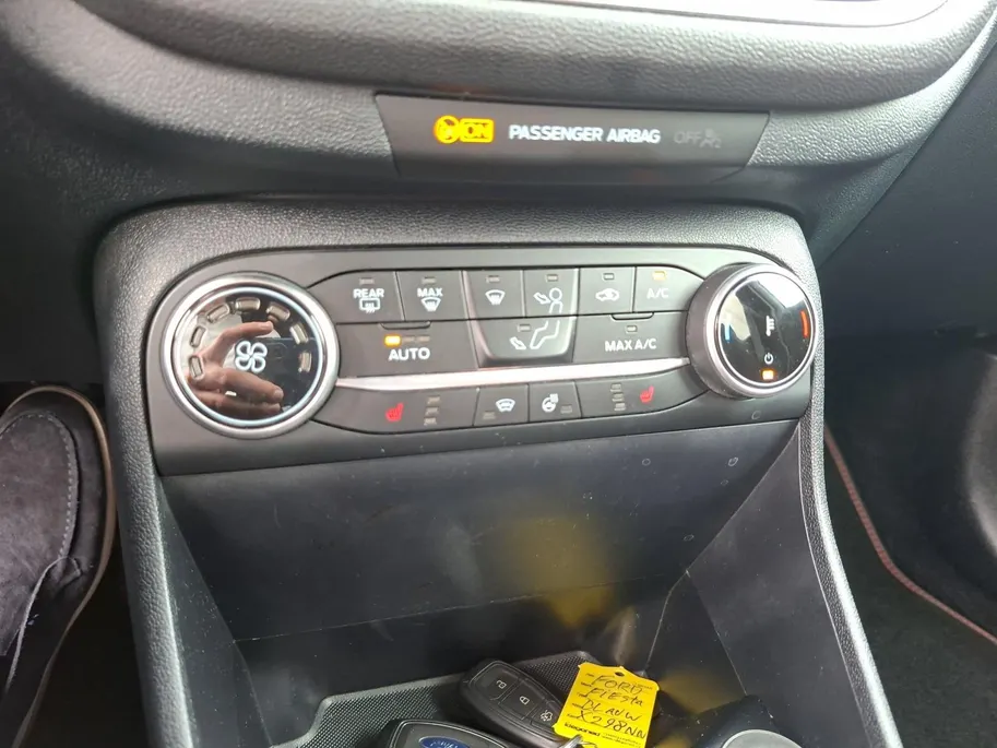 Ford Fiesta 1.0 EcoBoost Hybrid ST-Line 125 pk | Stoel- stuur en voorruitverwarming | Navigatie via Apple Carplay & Android auto | Parkeer sensoren
