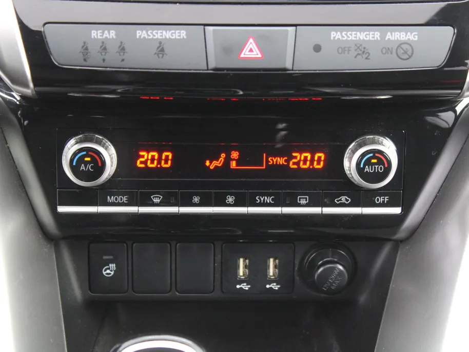 Mitsubishi Eclipse Cross 2.4 PHEV Instyle | BTW Auto | Stuur-/stoelverwarming | Leder | HUD | LED | Schuifdak | Dodehoek detectie | Clima | Cruise adapt. | 18' LM |
