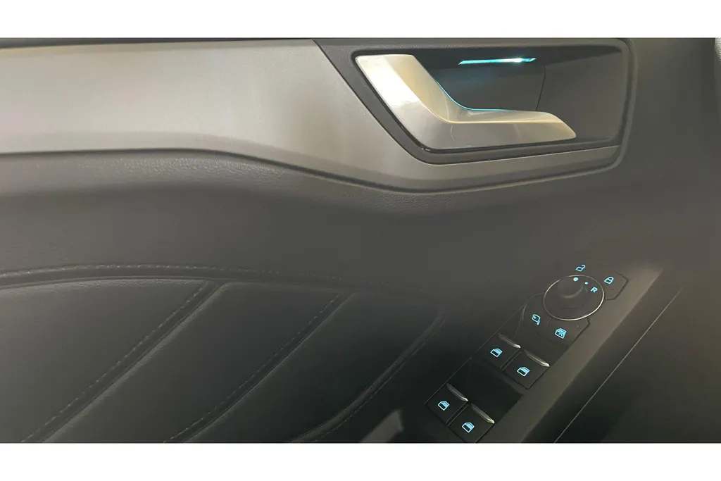 Ford Focus 1.0 EcoBoost Hybrid Active 125 PK | Automaat | Winterpack | Apple Carplay - Android Auto |  Full LED | Keyless Entry & Start |