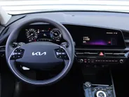 Kia Niro EV Light Edition 64.8 kWh | Camera | Cruise adapt. | Clima | 17' LM | Navi | Keyless | All season banden | 17% bijtelling |