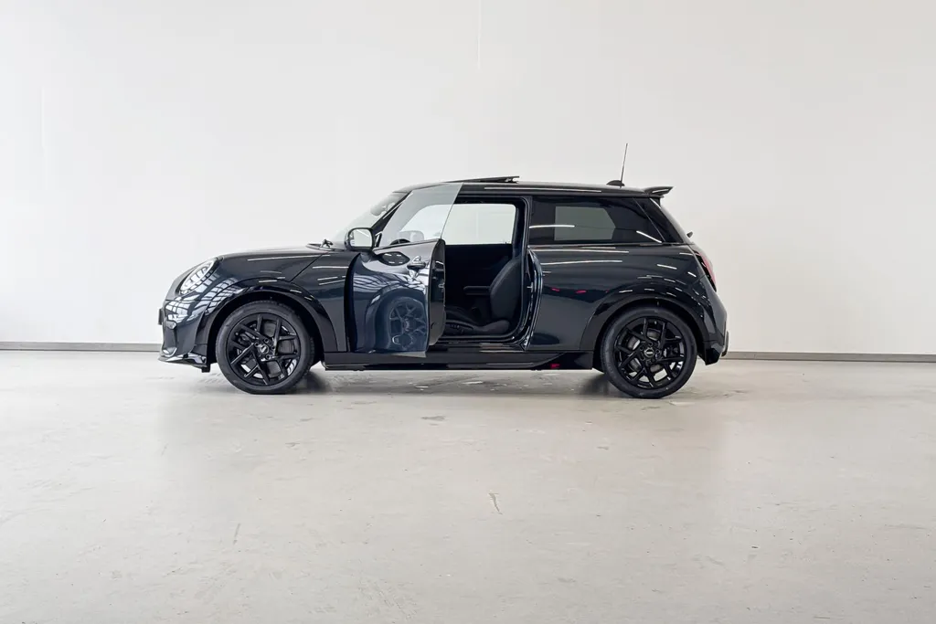 MINI Cooper 3-deurs 1.5 Cooper C John Cooper Works XL