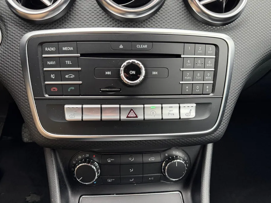 Mercedes-Benz A-Klasse 180 Business Solution | Zeer nette auto | Navigatie | Achteruitrijcamera | Parkeersensoren v + a | Comfort stoelen | Stoelverwarming | Bovag garantie | NAP