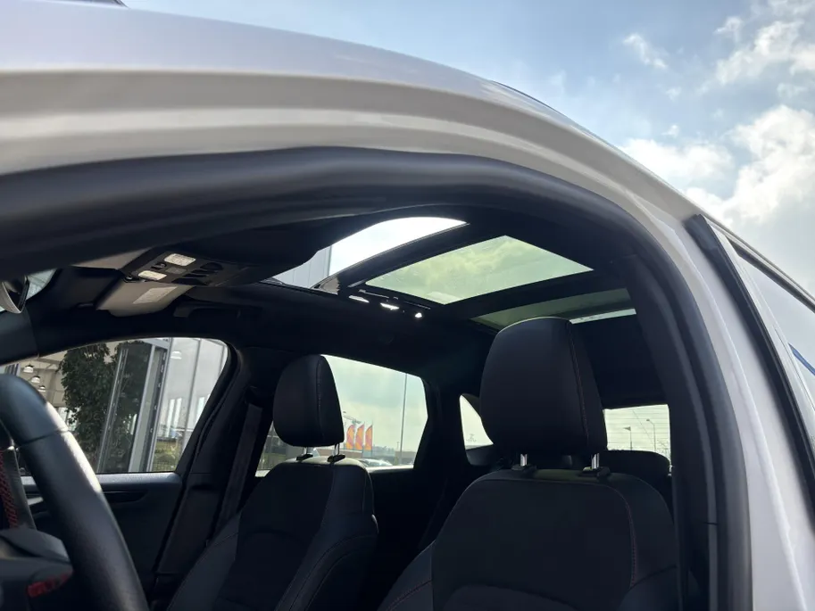 Ford Kuga 1.5 EcoBoost ST-Line X 150PK | PANORAMADAK | TREKHAAK 1800 kg | APPLE CAR PLAY - ANDROID AUTO | ADAPTIEVE CRUISE CONTROL