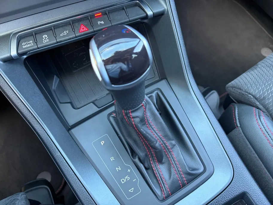 Audi Q3 45 TFSI e S edition *Automaat*Navi+360Camera*Climate Control*Virtual Cockpit*Sonos Audio*Elektrische achterklep*Zeer nette auto!