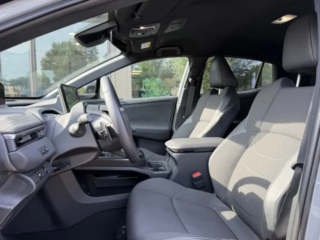 Toyota C-HR+ First Edition 77 kWh | Bi-Tone | 20'| Stoel&Stuurverw | Camera