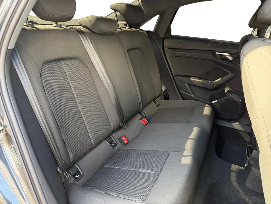 Audi A3 Limousine 30 TFSI Advanced edition | Automaat | Trekhaak | Cruise Control | All Season Banden | Climate Control | Verwarmbare Voorstoelen | Parkeersensoren Achter | Navigatie | Bovag Garantie
