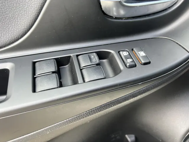 Toyota Yaris 1.5 Hybrid Bi-Tone Automaat | 16' Lichtmetalen Velgen | Climate Control | Elek. Raambediening