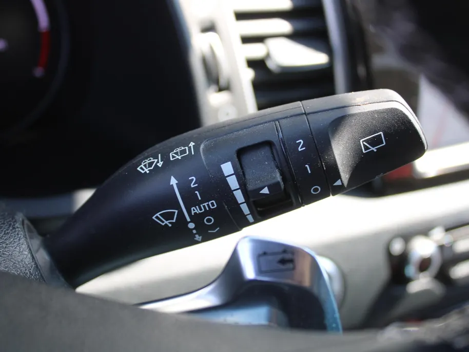 Kia e-Niro ExecutiveLine 64 kWh | Trekhaak | Warmtepomp | Stuur-/stoelverwarming + ventilatie | Leer | Camera | Stoelgeheugen | Dodehoek detectie | LED | 17' LM |