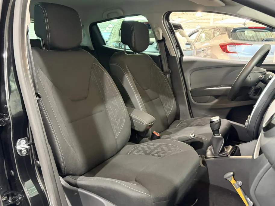 Renault Clio 90PK TCe Limited | Airco | Navi | Parkeersensoren | Cruise Control | Bluetooth | Lichtmetalen Velgen | Keyless Entry | Elektrische Ramen & Spiegels | Armsteun |